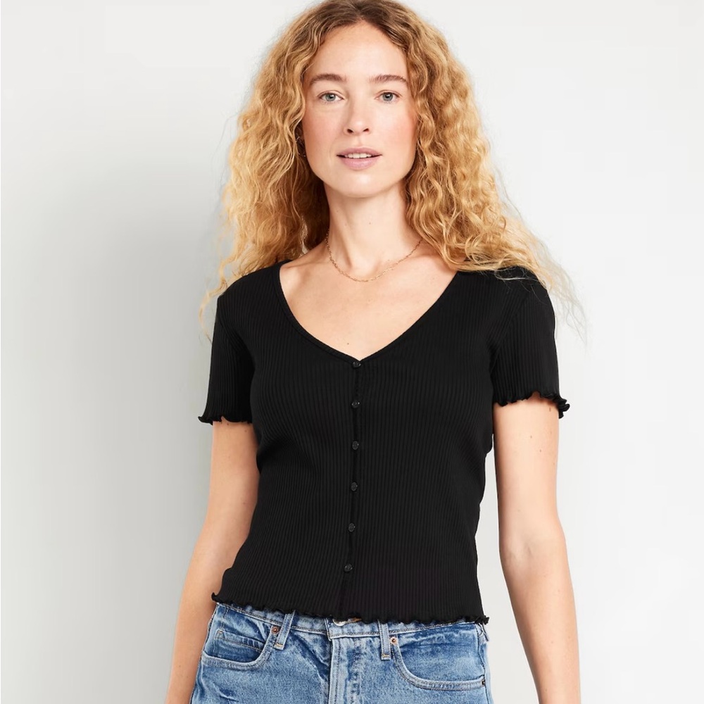 Black Ribbed Lettuce Edge Top